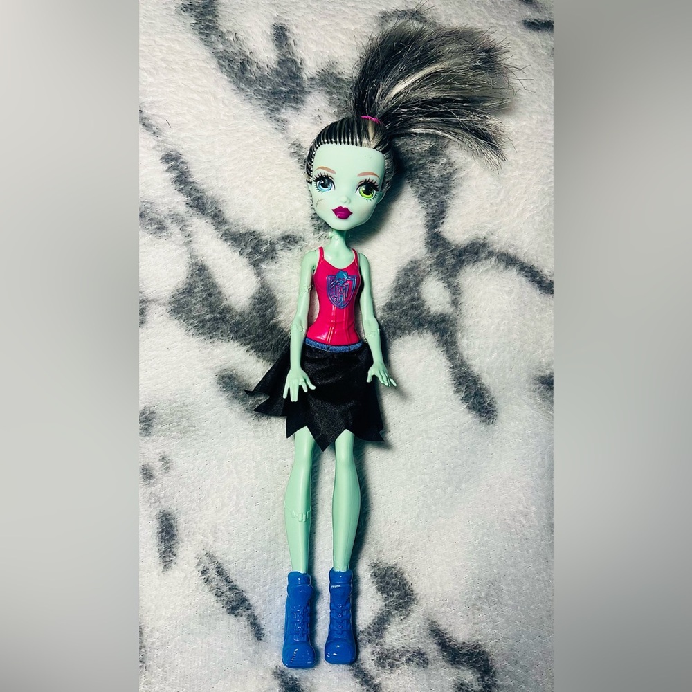 2015 Monster High Ghoul Spirit Frankie Stein Cheerleading 11” Plastic Doll